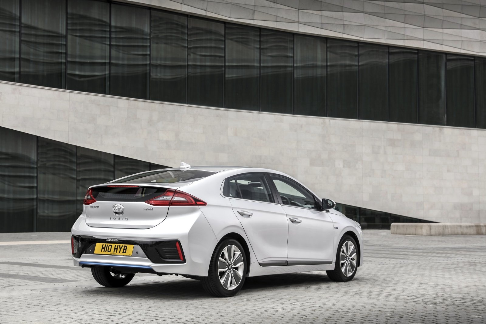 xe Hyundai va Kia dung pin mat troi anh 2