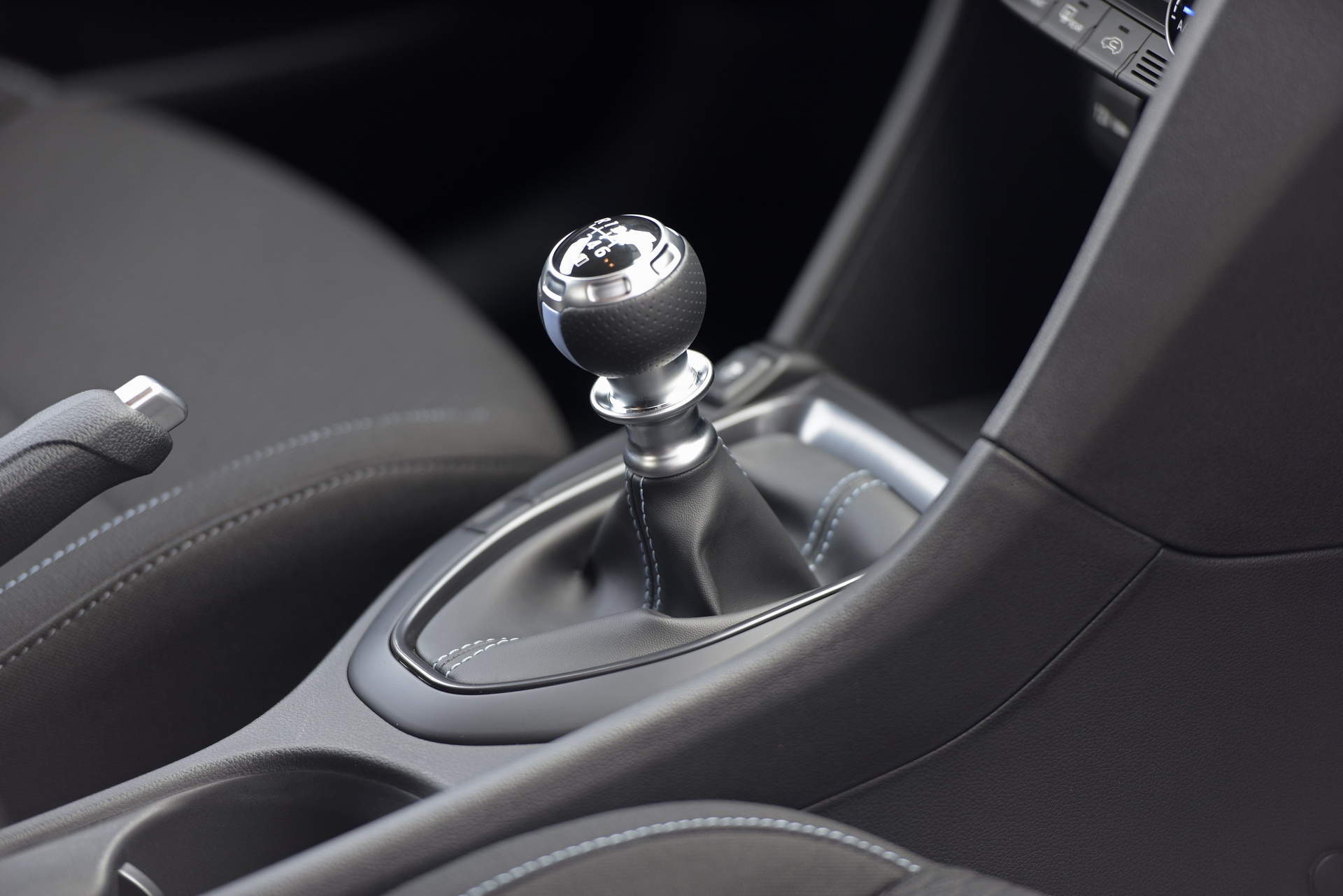 giá Hyundai Veloster N ảnh 6 gia Hyundai Veloster N anh 6