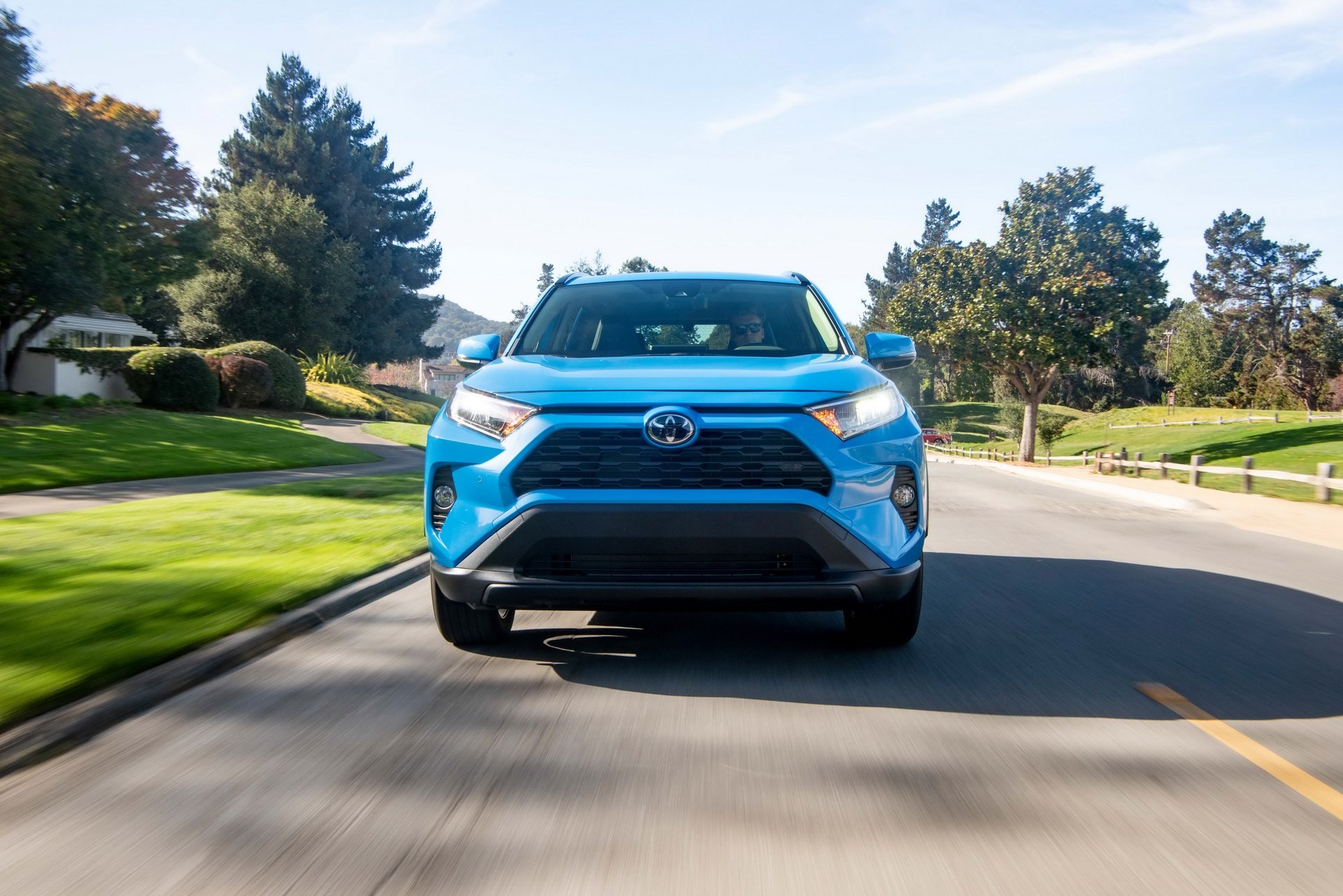 Toyota RAV4 2019 chốt giá từ 26.545 USD ảnh 7 Toyota RAV4 2019 chot gia tu 26.545 USD anh 7