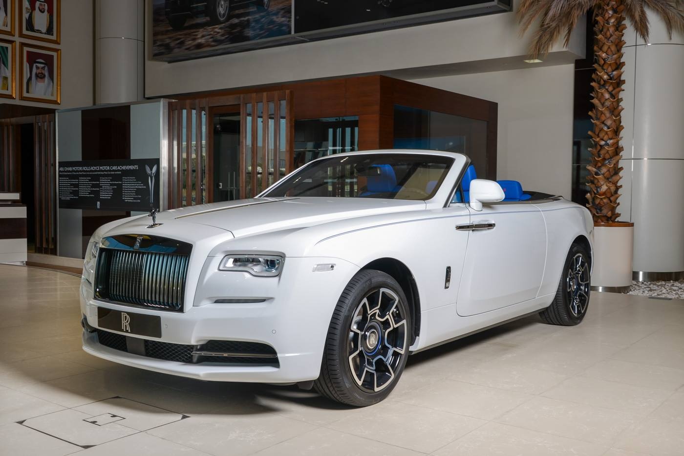 Rolls-Royce Dawn phoi mau doc dao o Abu Dhabi anh 7