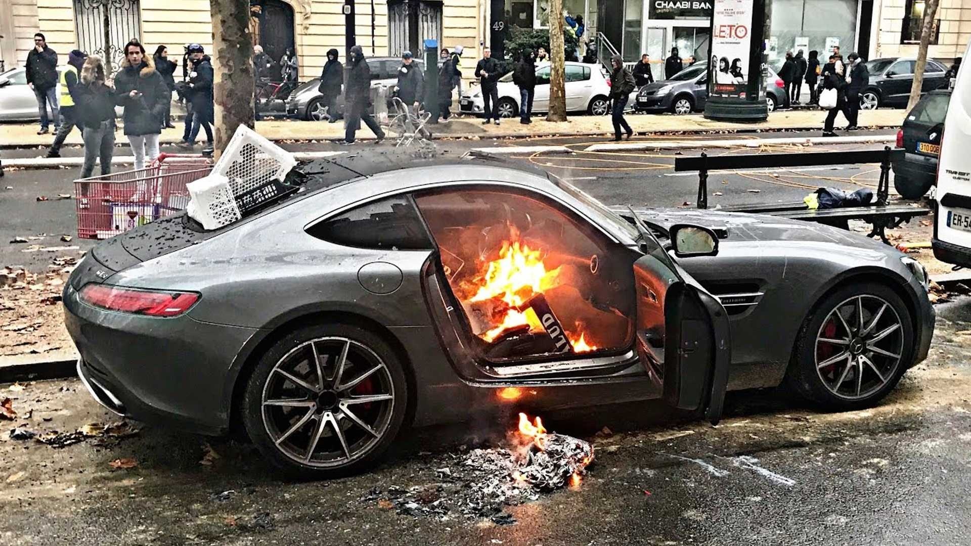 'Ao khoac vang' dap pha Porsche 911 Cabriolet hinh anh