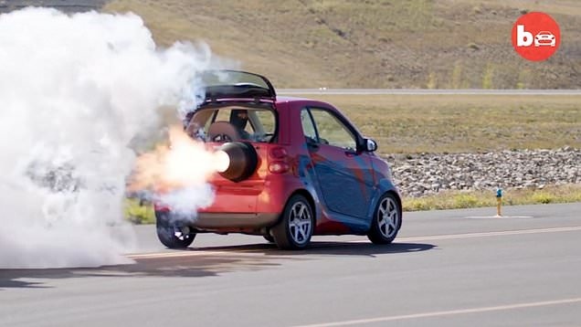 Xe 'hop diem' Smart ForTwo do dong co phan luc 2.000 ma luc hinh anh