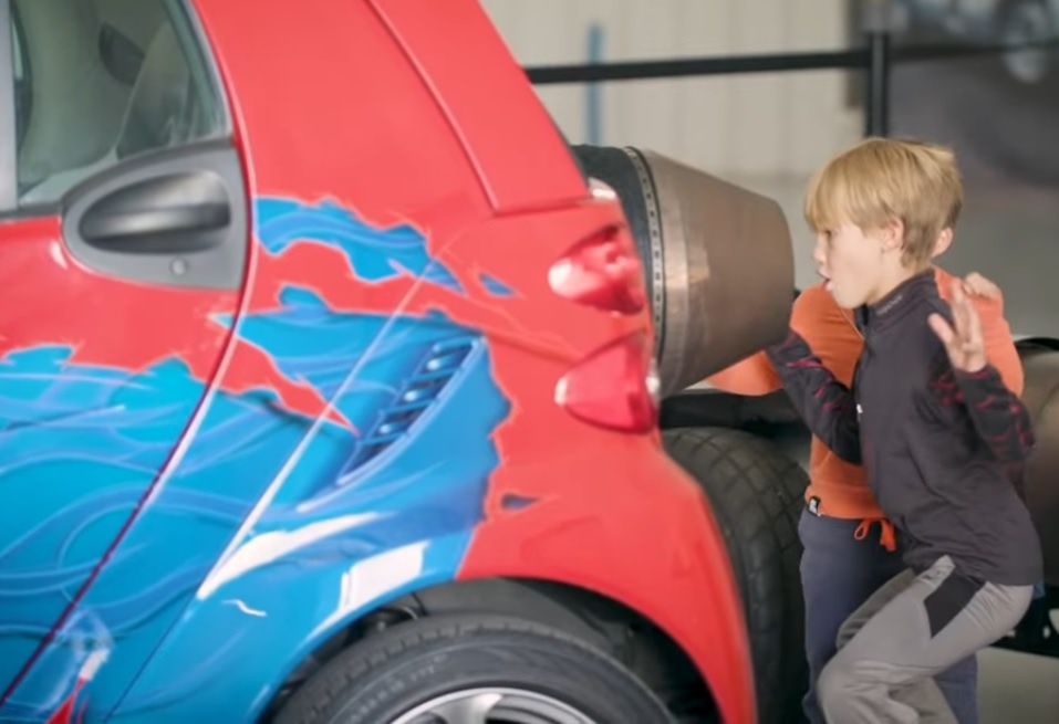 xe hộp diêm gắn động cơ máy bay ảnh 1 xe hop diem gan dong co may bay anh 1