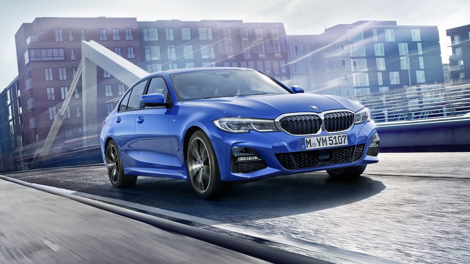 BMW khoe 3 Series moi dieu khien bang cu chi hinh anh