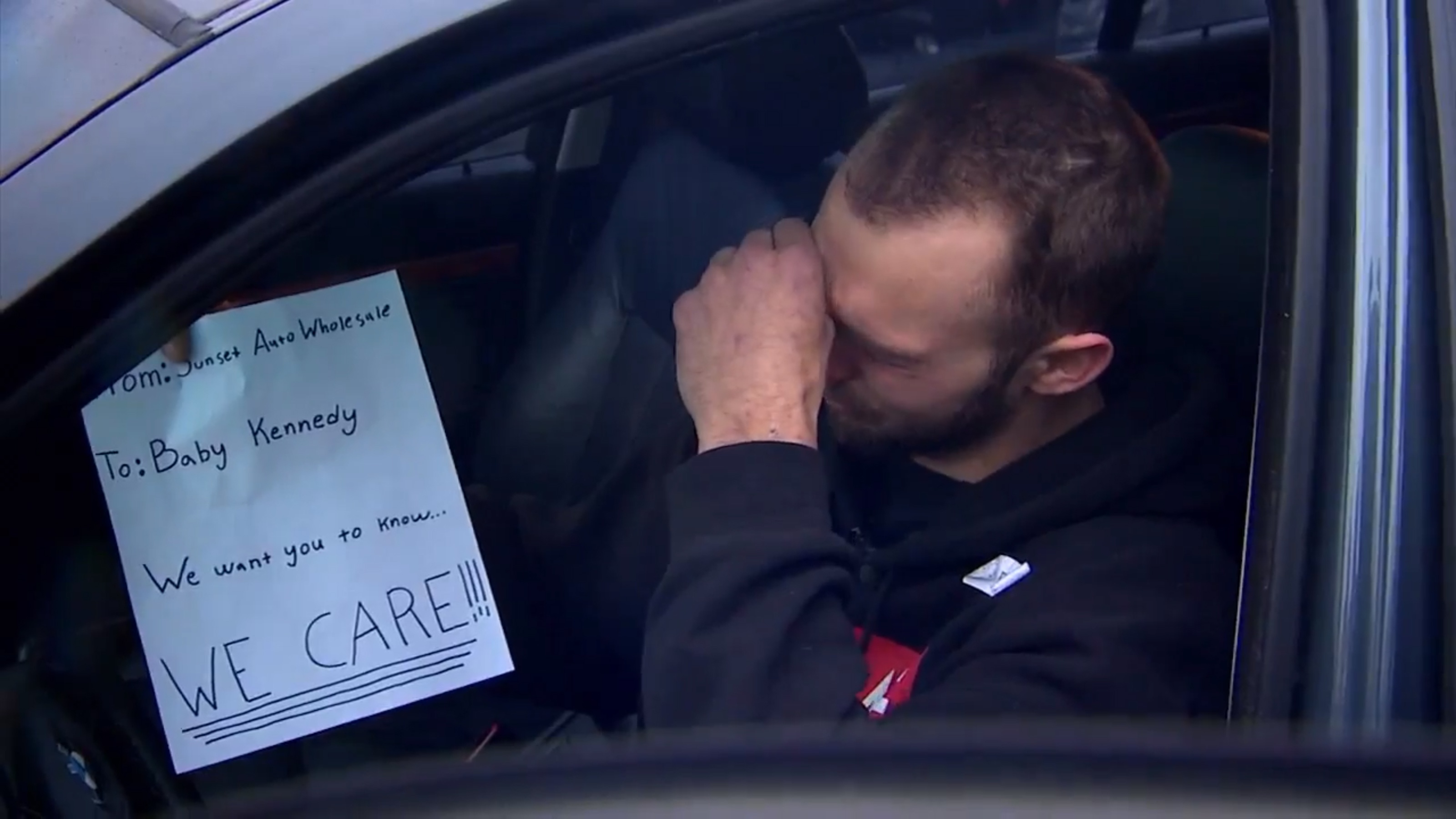 Lieu minh lai xe dang chay khoi bai do, tai xe duoc tang BMW hinh anh