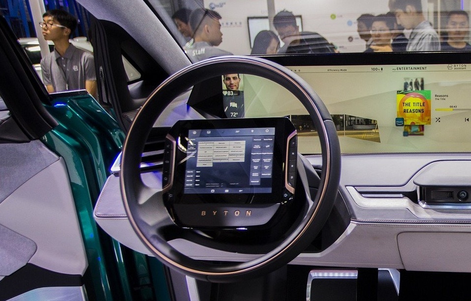 xe Trung Quoc gan man hinh vao vo lang anh 2