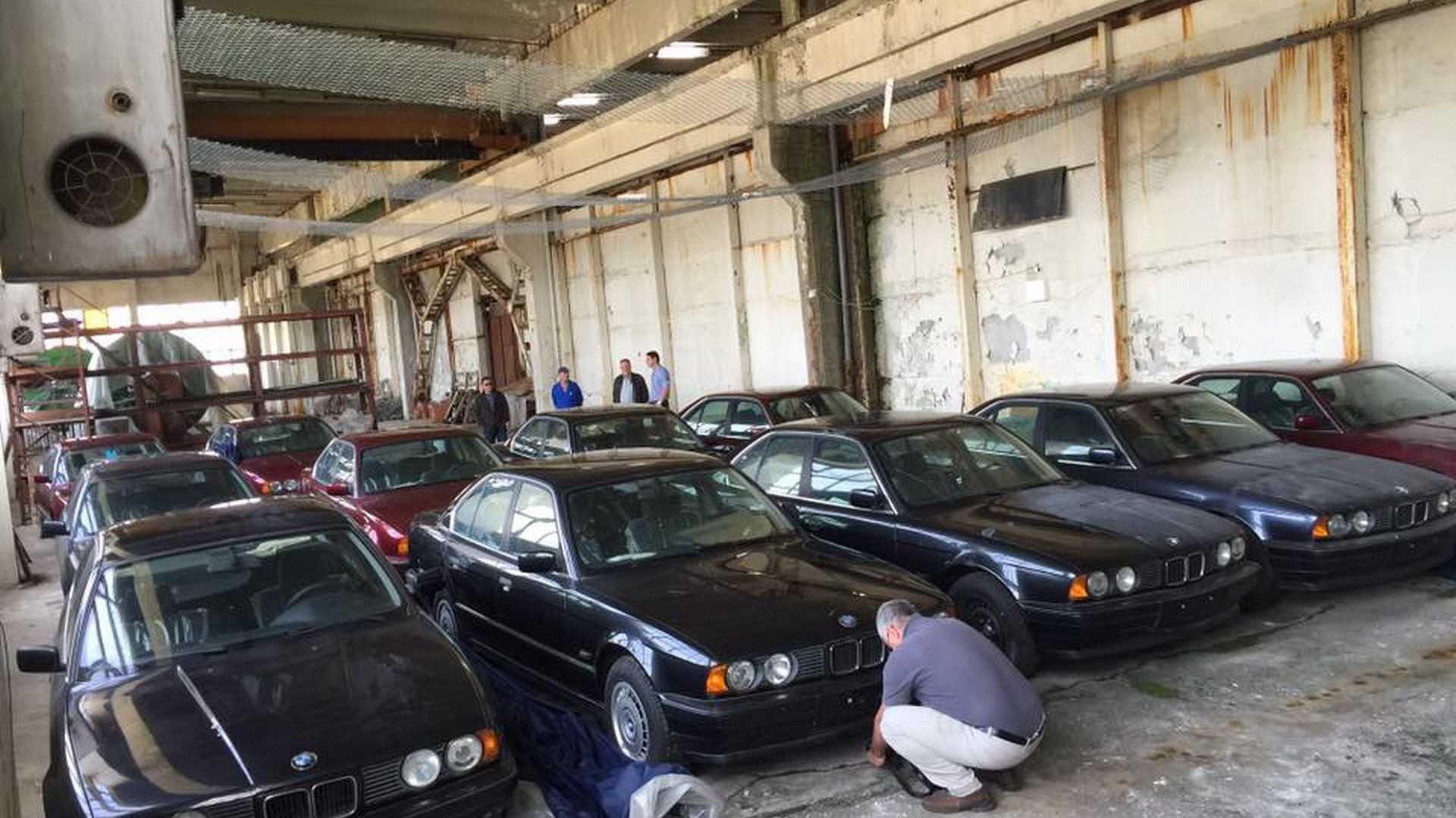 Dàn xe BMW đời 1994 chưa lăn bánh bị bỏ hoang ảnh 1 Dan xe BMW doi 1994 chua lan banh bi bo hoang anh 1