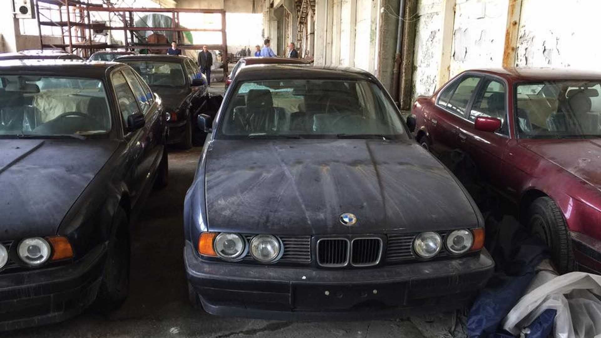 Dàn xe BMW đời 1994 chưa lăn bánh bị bỏ hoang ảnh 2 Dan xe BMW doi 1994 chua lan banh bi bo hoang anh 2
