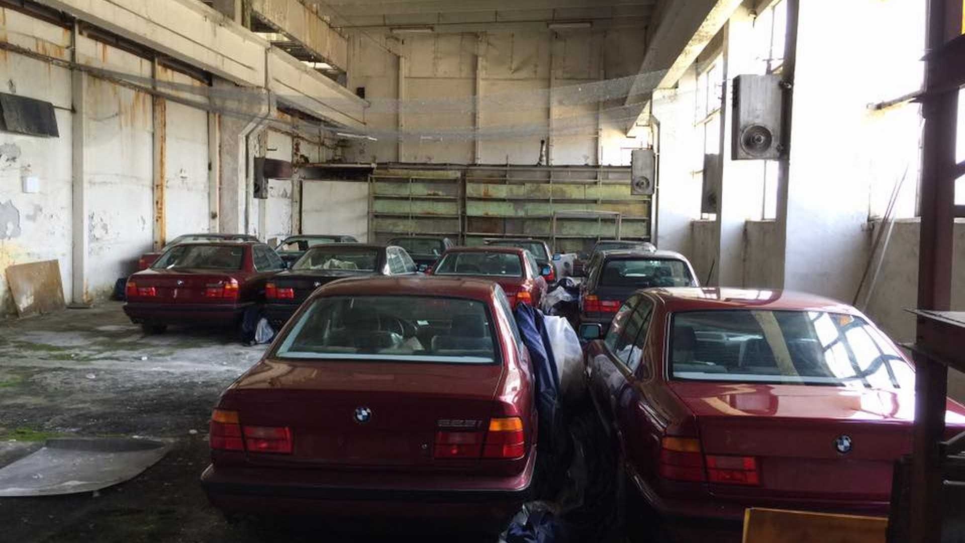 Lo xe BMW chua tung lan banh bi bo hoang 25 nam hinh anh