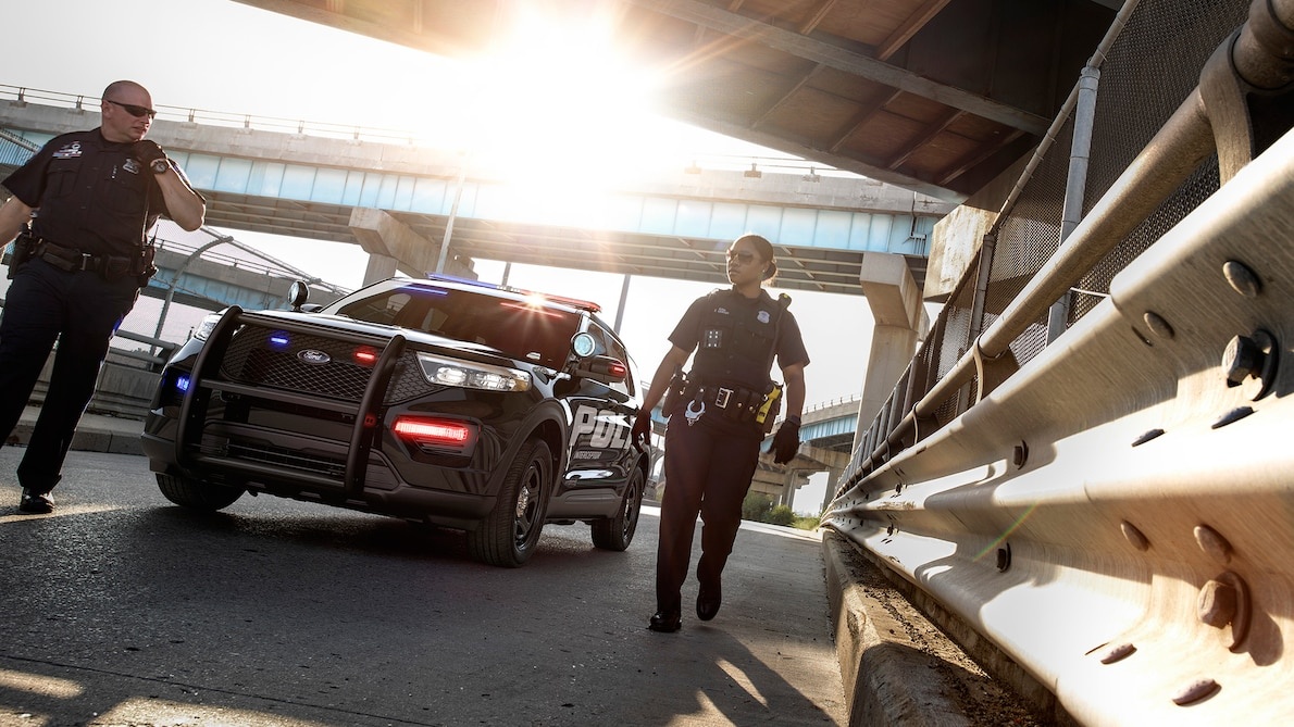 xe canh sat ham ho moi cua Ford anh 3