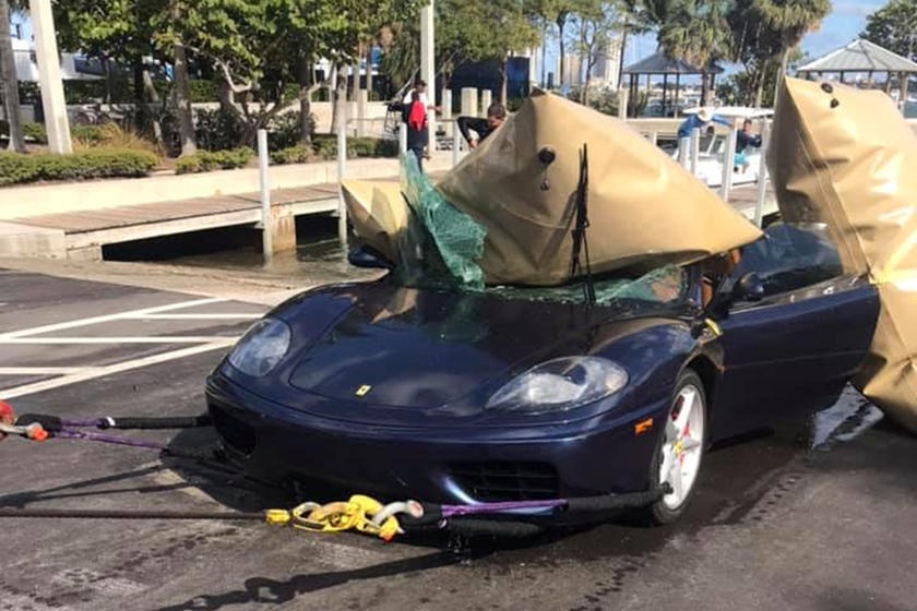 Siêu xe Ferrari 360 lao xuống biển ở Mỹ ảnh 6 Sieu xe Ferrari 360 lao xuong bien o My anh 6
