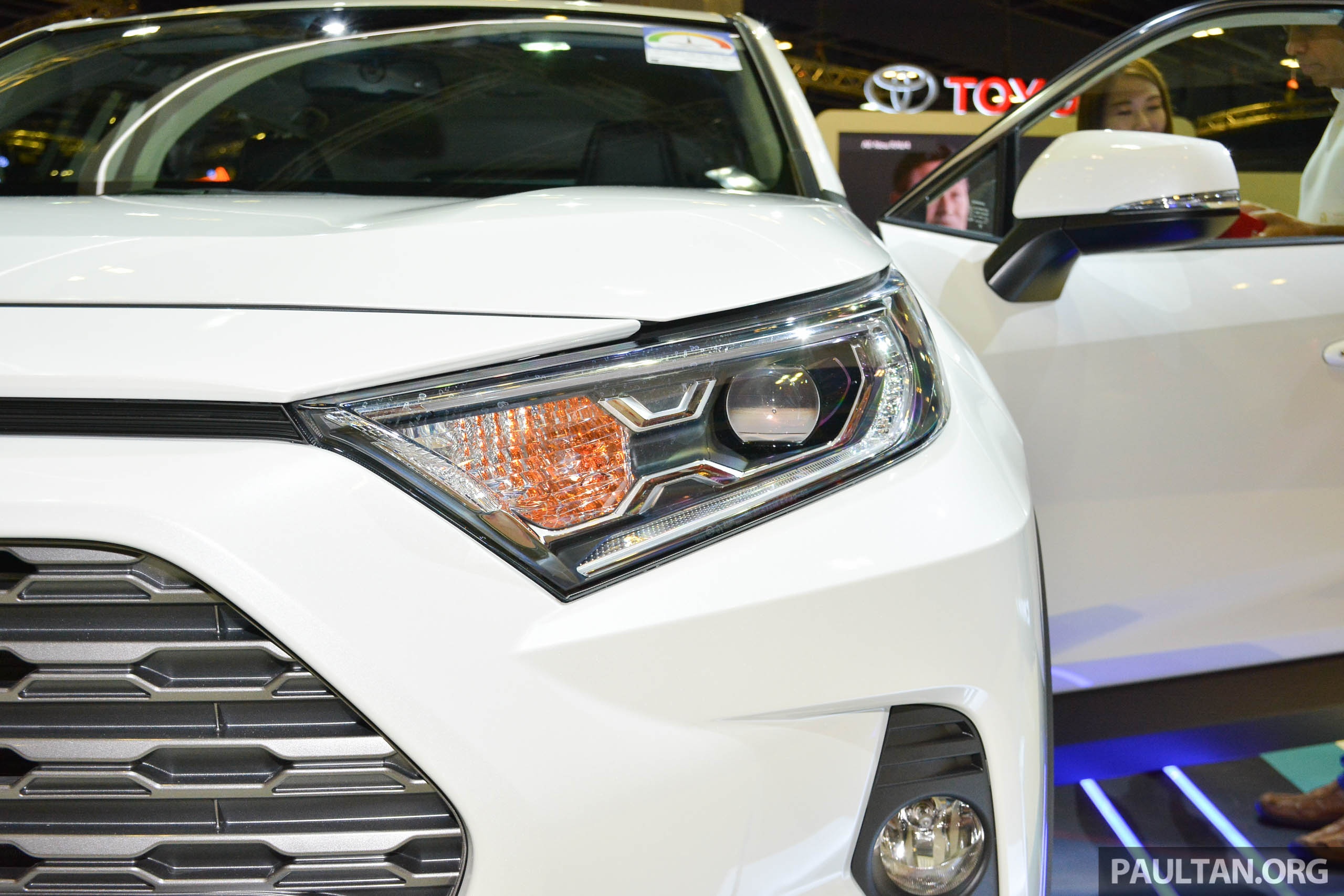 Toyota RAV4 2019 đầu tiên cập bến Đông Nam Á ảnh 11 Toyota RAV4 2019 dau tien cap ben Dong Nam A anh 11