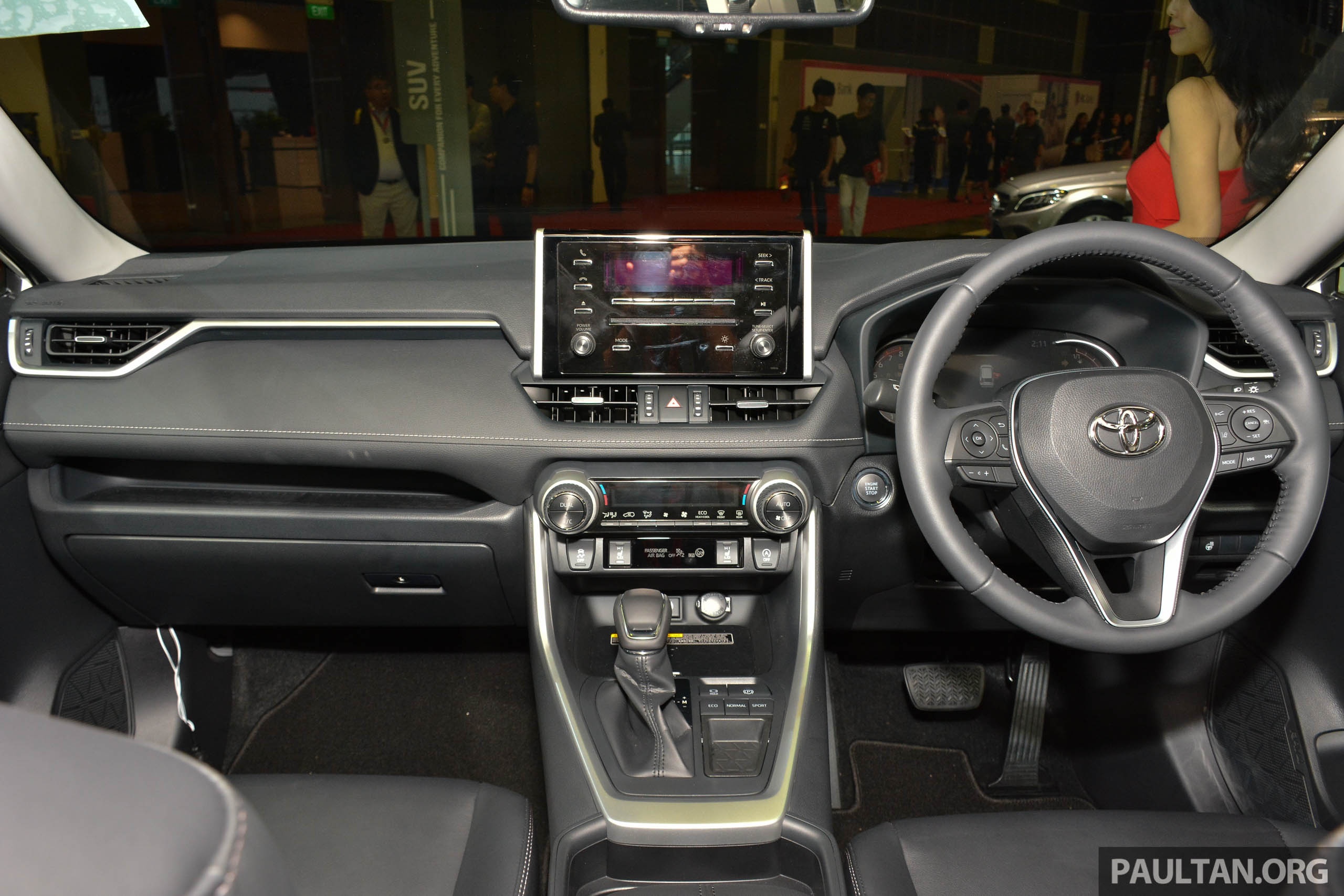 Toyota RAV4 2019 đầu tiên cập bến Đông Nam Á ảnh 7 Toyota RAV4 2019 dau tien cap ben Dong Nam A anh 7