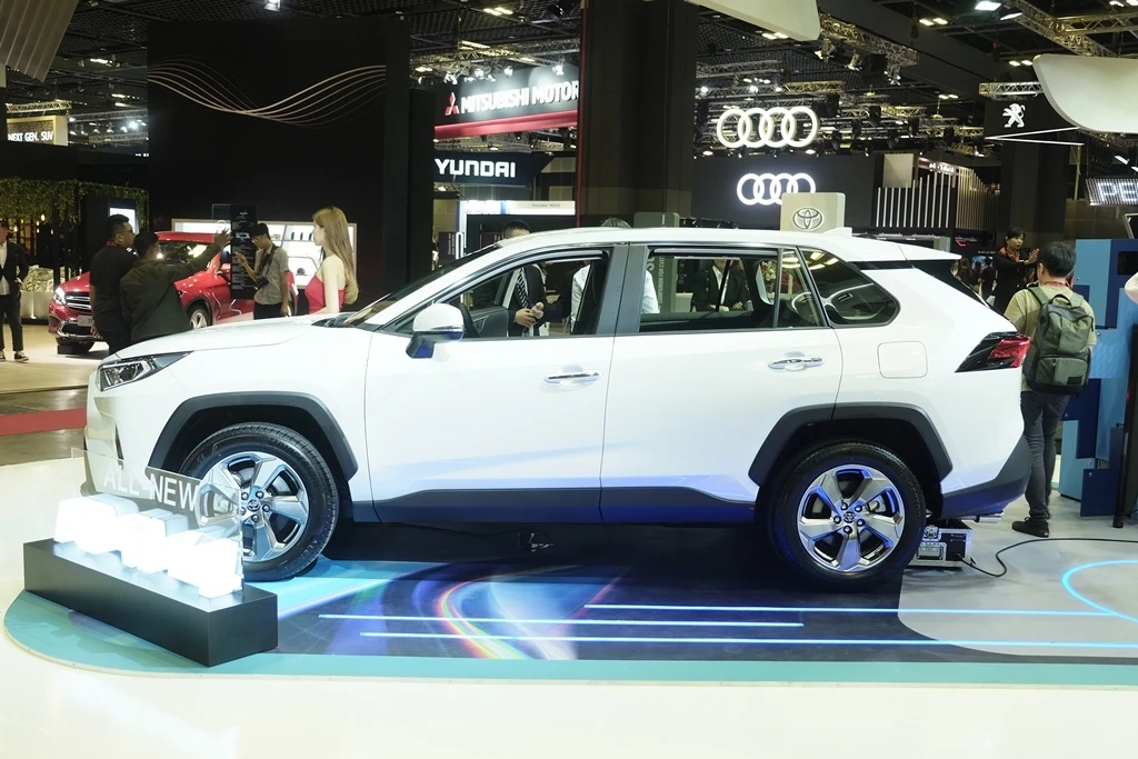 Toyota RAV4 2019 dau tien cap ben Dong Nam A anh 3