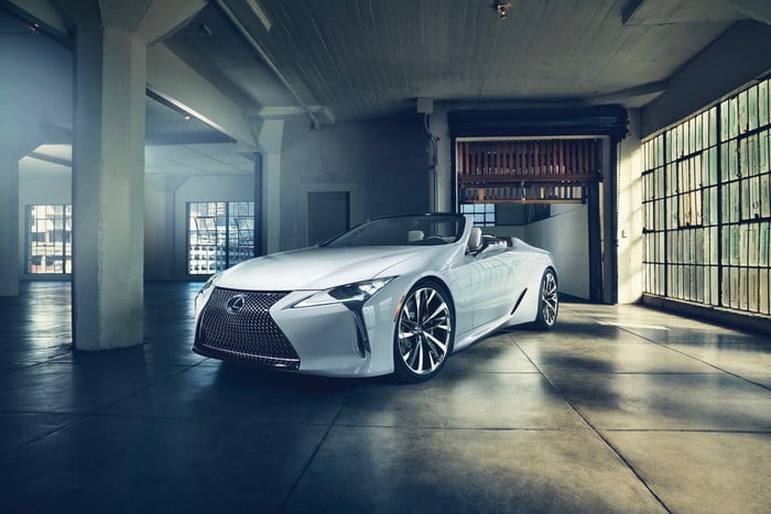 Lexus he lo mui tran hang sang hinh anh
