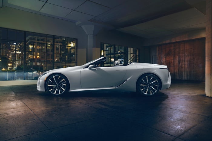 mui tran hang sang Lexus LC lo dien anh 2