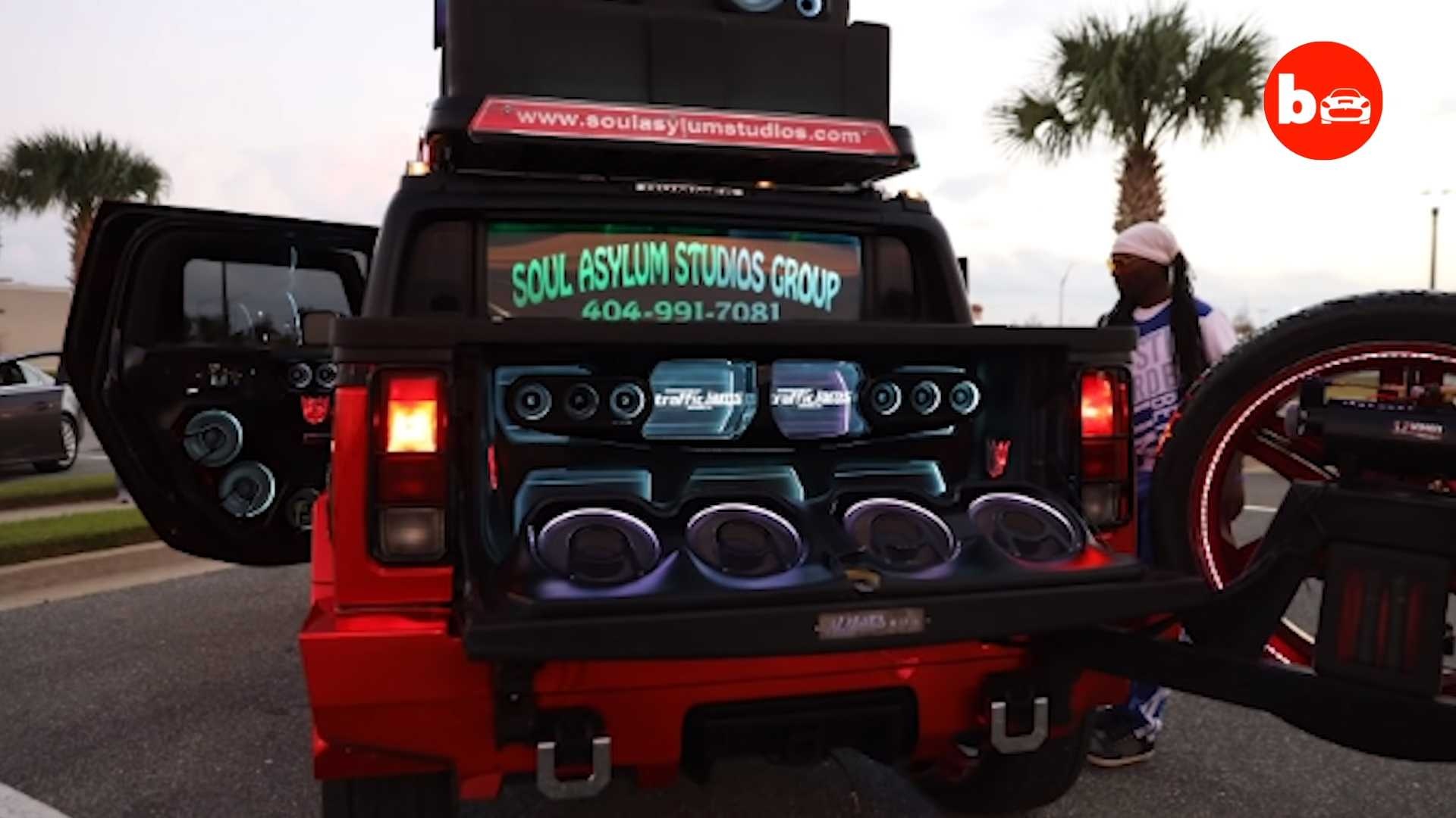 Hummer H2 gắn dàn loa hầm hố ảnh 3 Hummer H2 gan dan loa ham ho anh 3