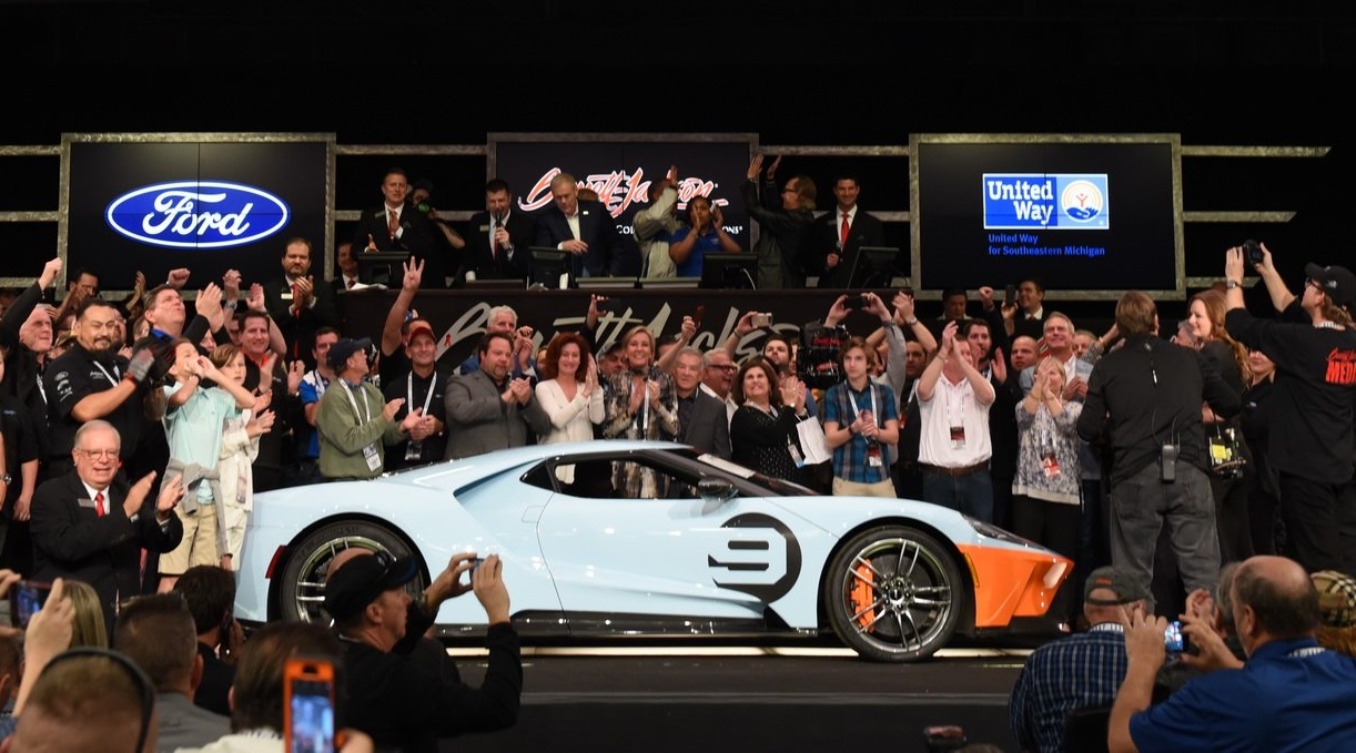 Ford GT Heritage Edition 2019 dau tien co gia khong tuong hinh anh