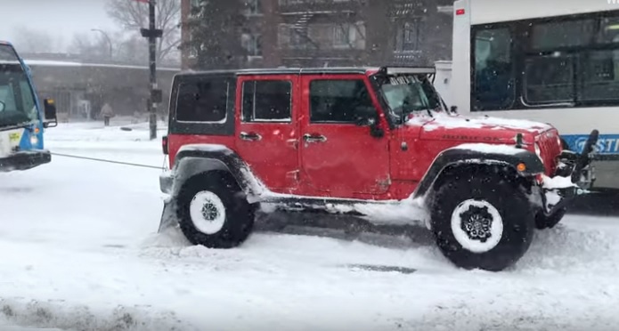 bo ba SUV hang nang cuu xe buyt mac ket anh 1