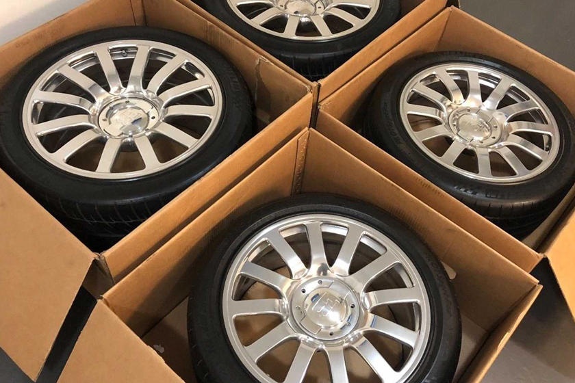 rao bán lốp siêu xe Bugatti Veyron  ảnh 1 rao ban lop sieu xe Bugatti Veyron anh 1