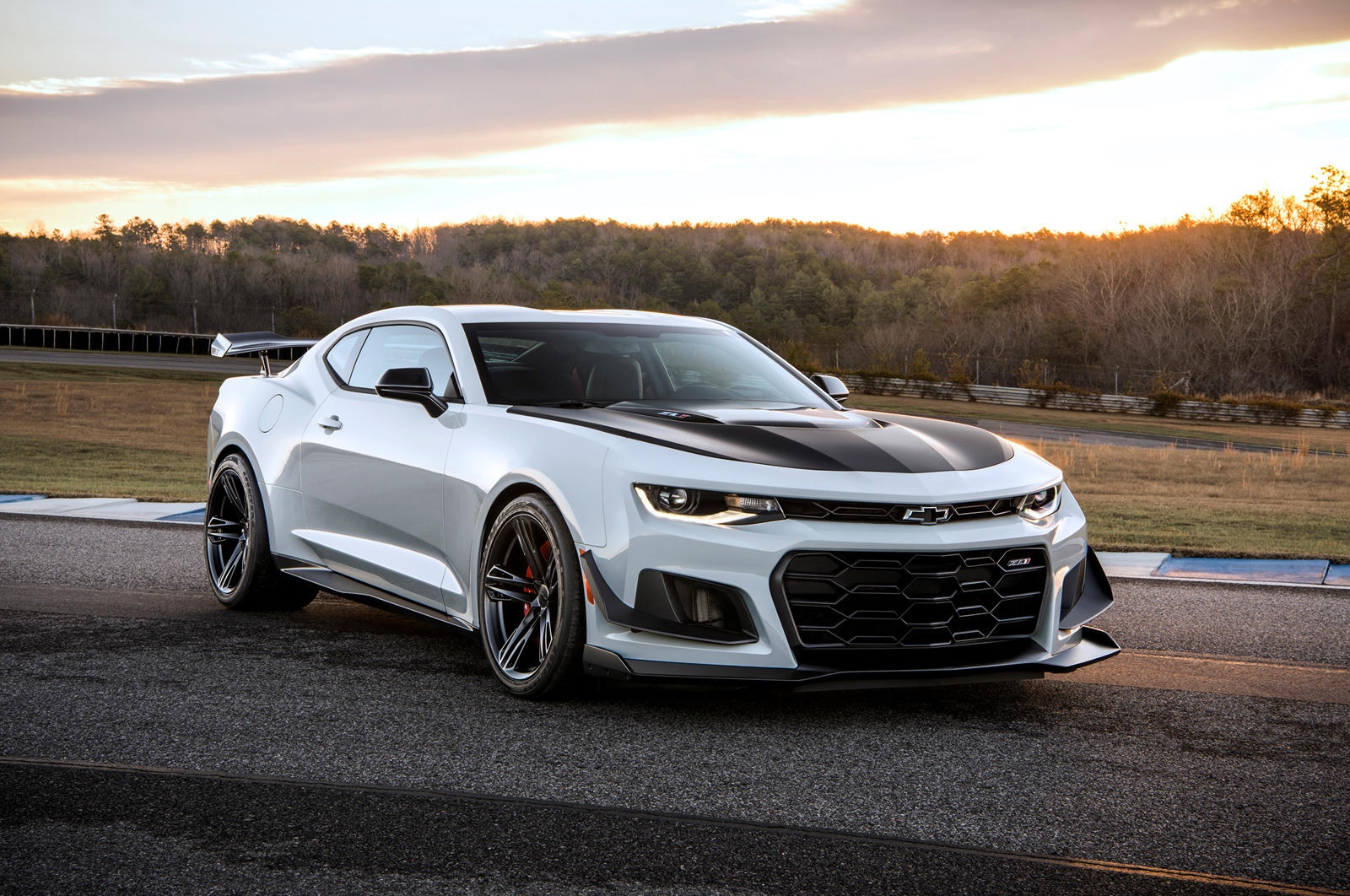 ‘Quái vật’ đường đua Chevrolet Camaro ZL1 1LE 2019 ảnh 1 ‘Quai vat’ duong dua Chevrolet Camaro ZL1 1LE 2019 anh 1