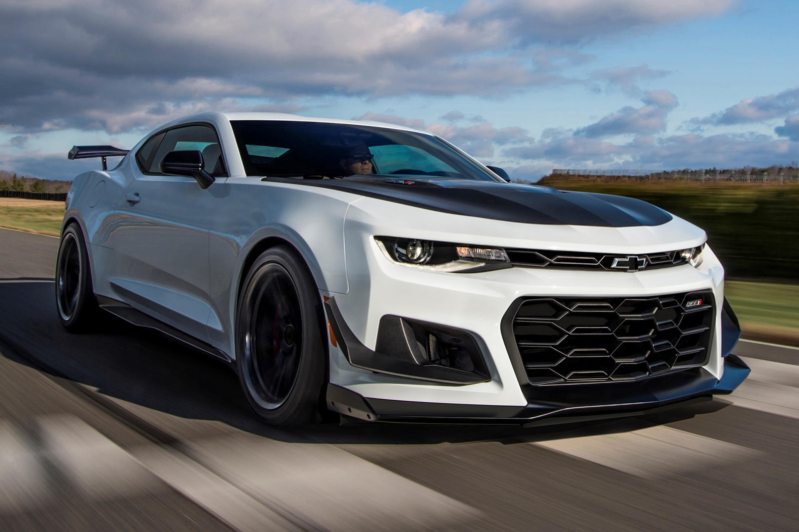 ‘Quái vật’ đường đua Chevrolet Camaro ZL1 1LE 2019 ảnh 7 ‘Quai vat’ duong dua Chevrolet Camaro ZL1 1LE 2019 anh 7