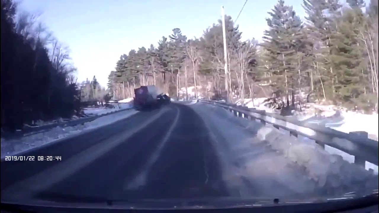 Jeep dam truc dien container boc chay du doi hinh anh