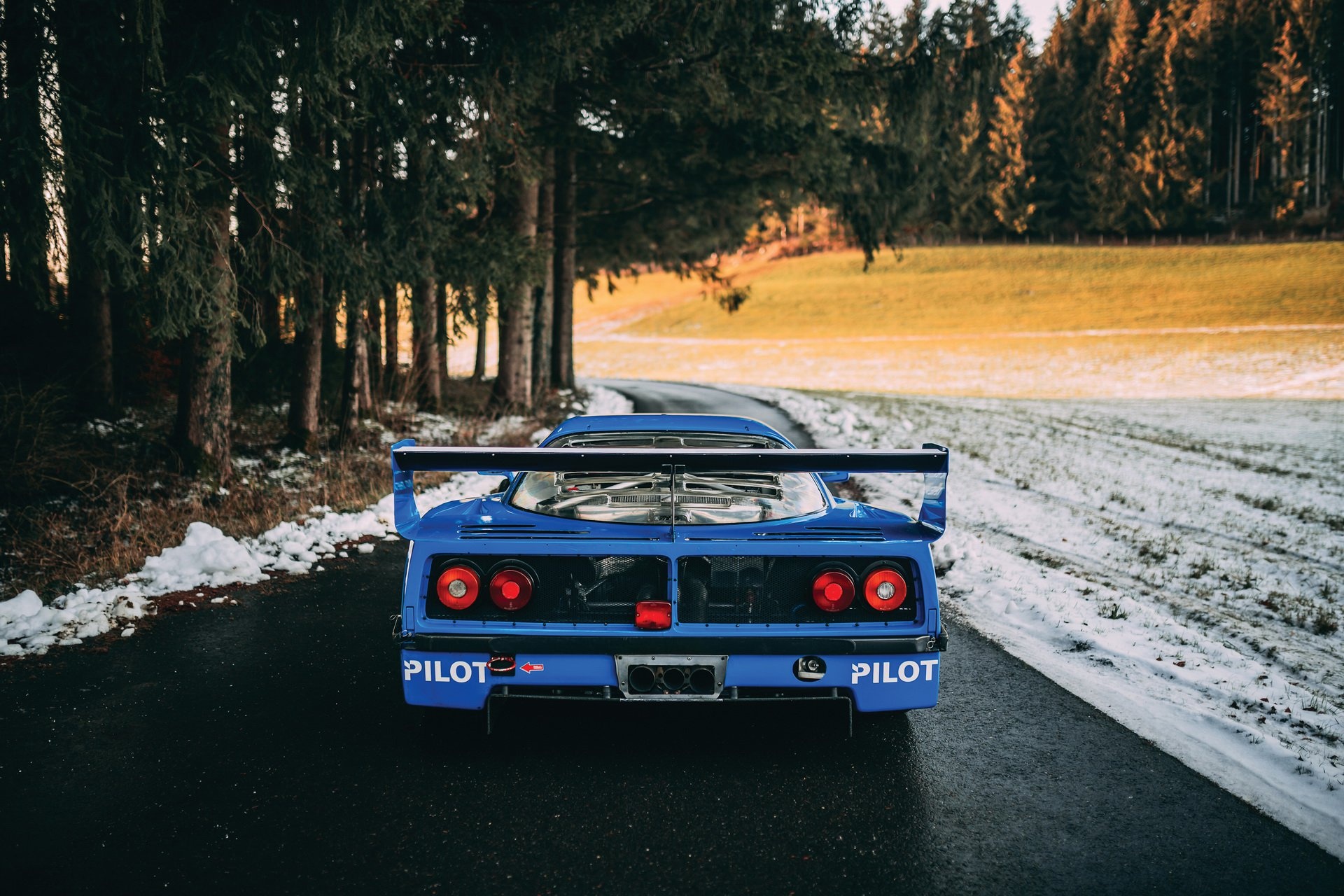 Ferrari F40 LM được đấu giá hơn 6 triệu USD ảnh 6 Ferrari F40 LM duoc dau gia hon 6 trieu USD anh 6
