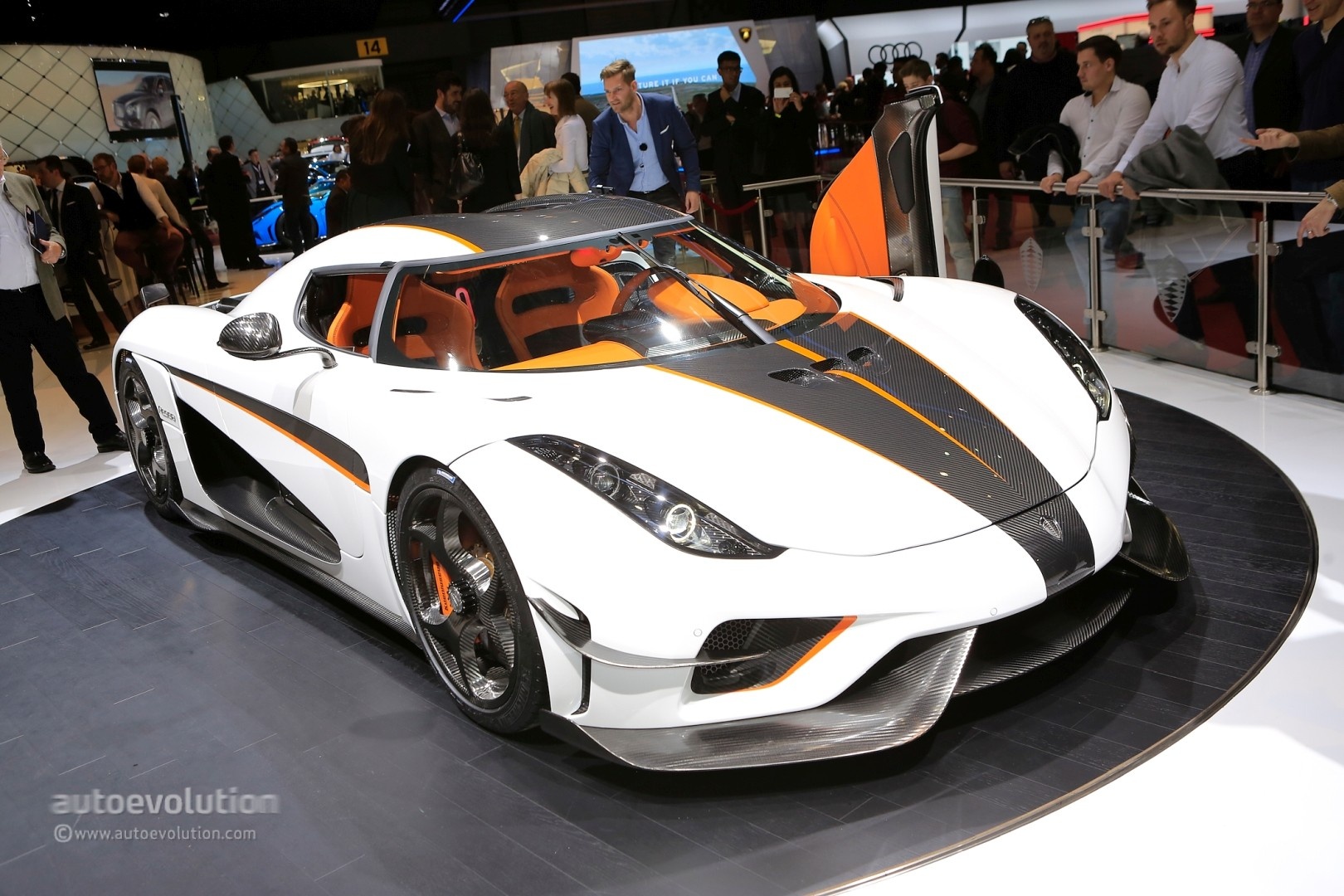 Hoang tu A-rap khoe sieu pham Koenigsegg Regera ban 'bong ma' hinh anh