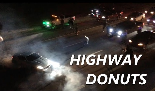 Nhom thanh nien chan cao toc de dua xe va drift hinh anh