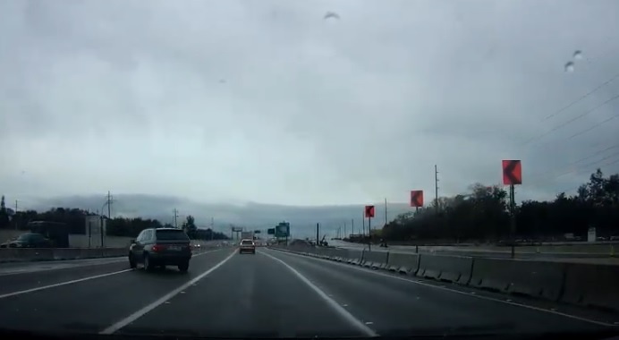 BMW X5 loang choang nhu say ruou tren cao toc anh 1