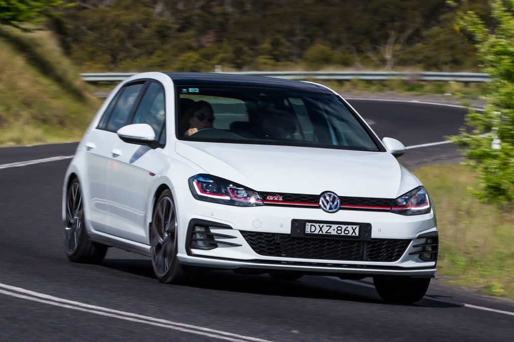 Hatchback the thao Volkswagen Golf GTI 2019 gia 34.000 USD hinh anh