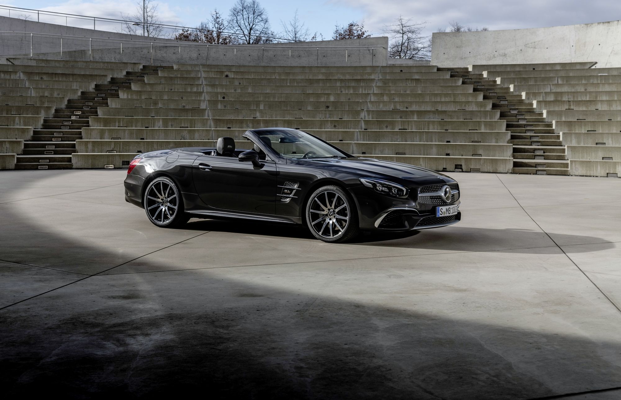 Mercedes-Benz SL Grand Edition ra mắt ảnh 1 Mercedes-Benz SL Grand Edition ra mat anh 1