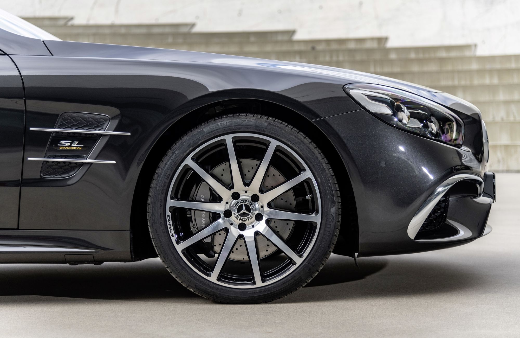 Mercedes-Benz SL Grand Edition ra mắt ảnh 2 Mercedes-Benz SL Grand Edition ra mat anh 2