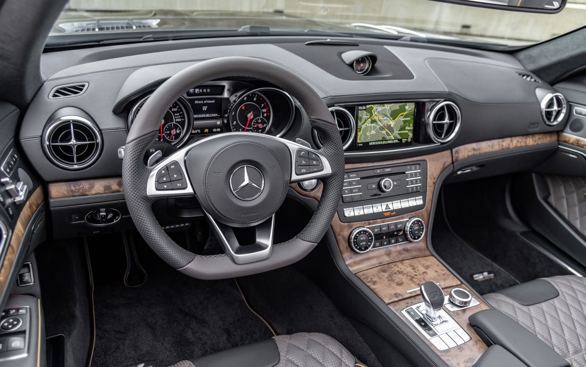 Mercedes-Benz SL Grand Edition ra mắt ảnh 4 Mercedes-Benz SL Grand Edition ra mat anh 4