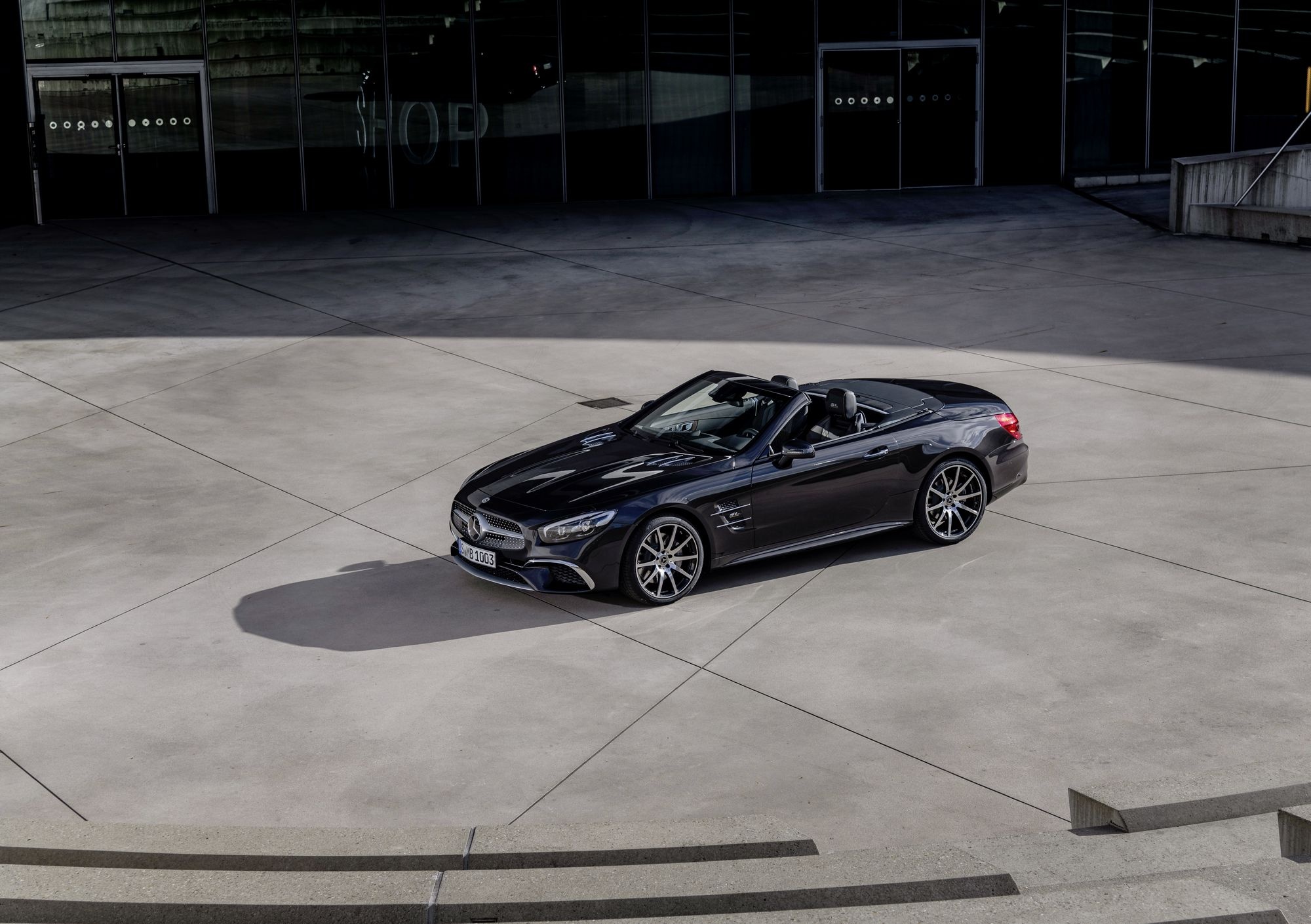 Mercedes-Benz SL Grand Edition ra mắt ảnh 6 Mercedes-Benz SL Grand Edition ra mat anh 6