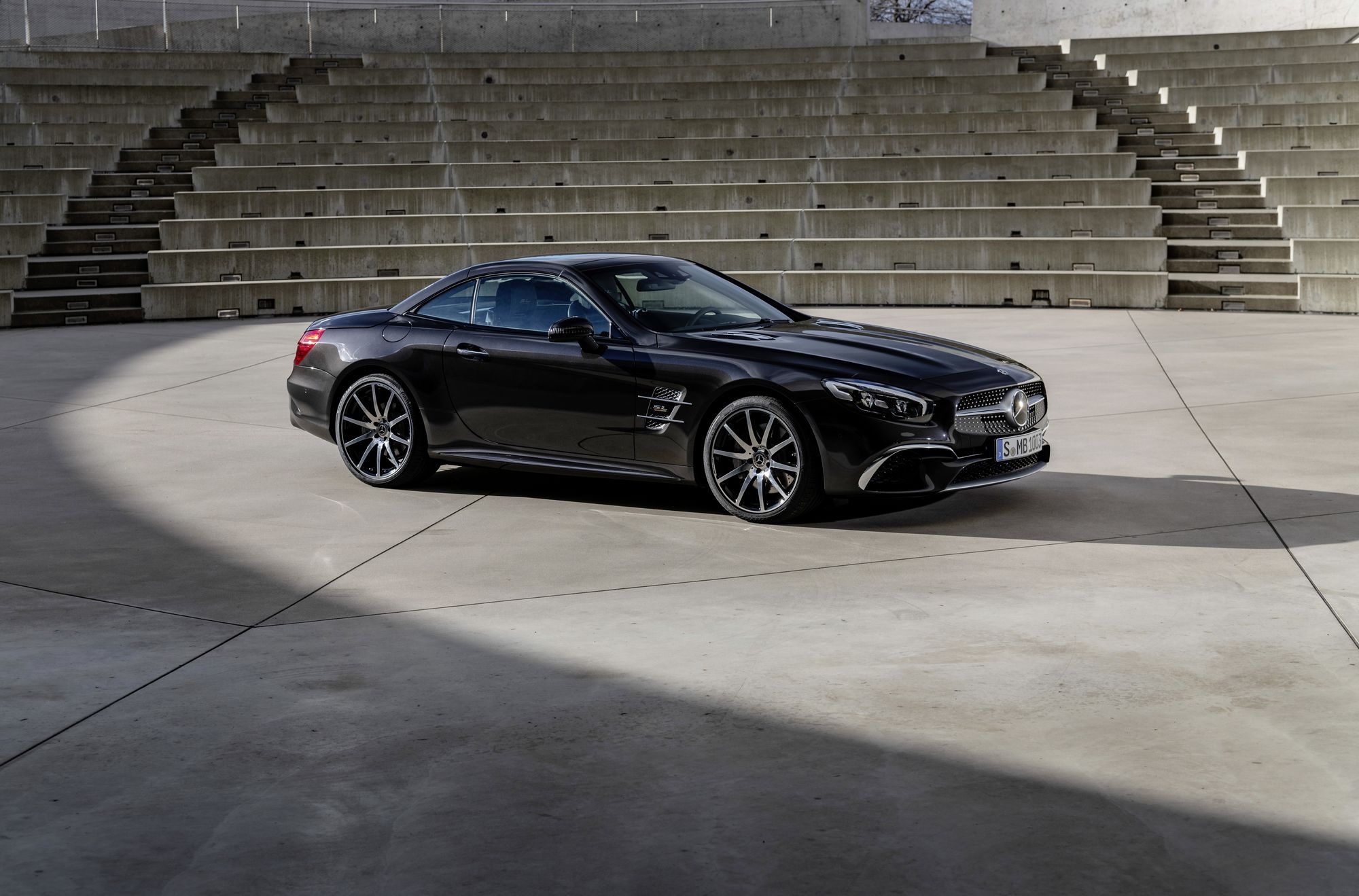Mercedes-Benz SL Grand Edition ra mắt ảnh 7 Mercedes-Benz SL Grand Edition ra mat anh 7