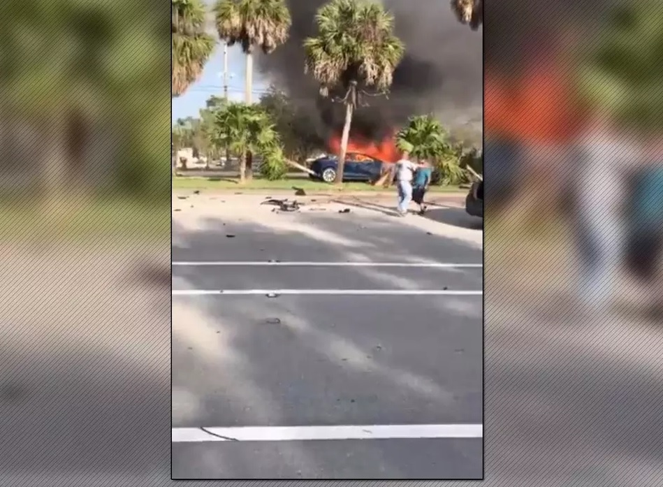 Xe dien Tesla Model S boc chay, chu xe thiet mang hinh anh