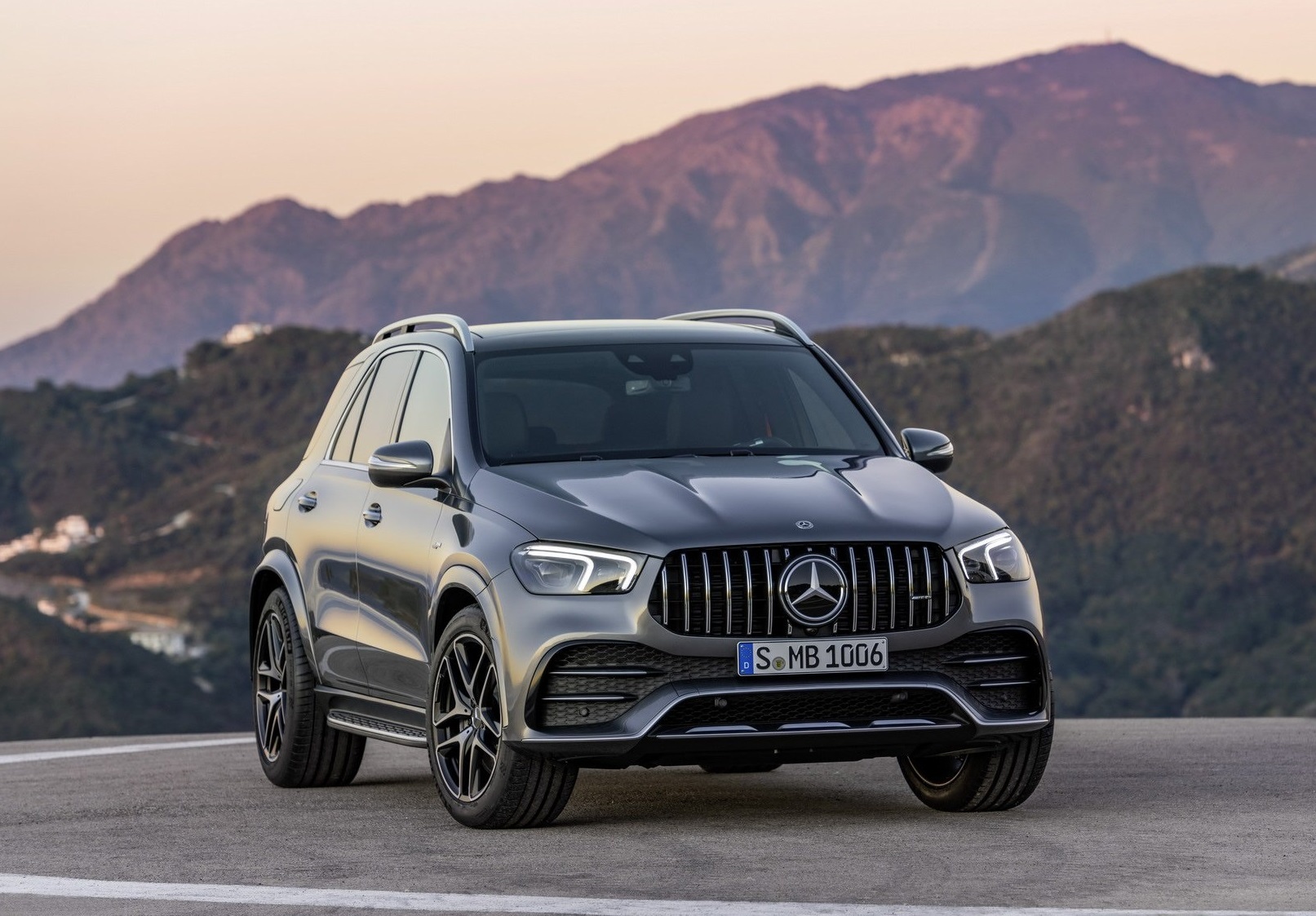 Mercedes-AMG GLE 53 4MATIC+ moi lo dien, diem nhan o dong co hinh anh