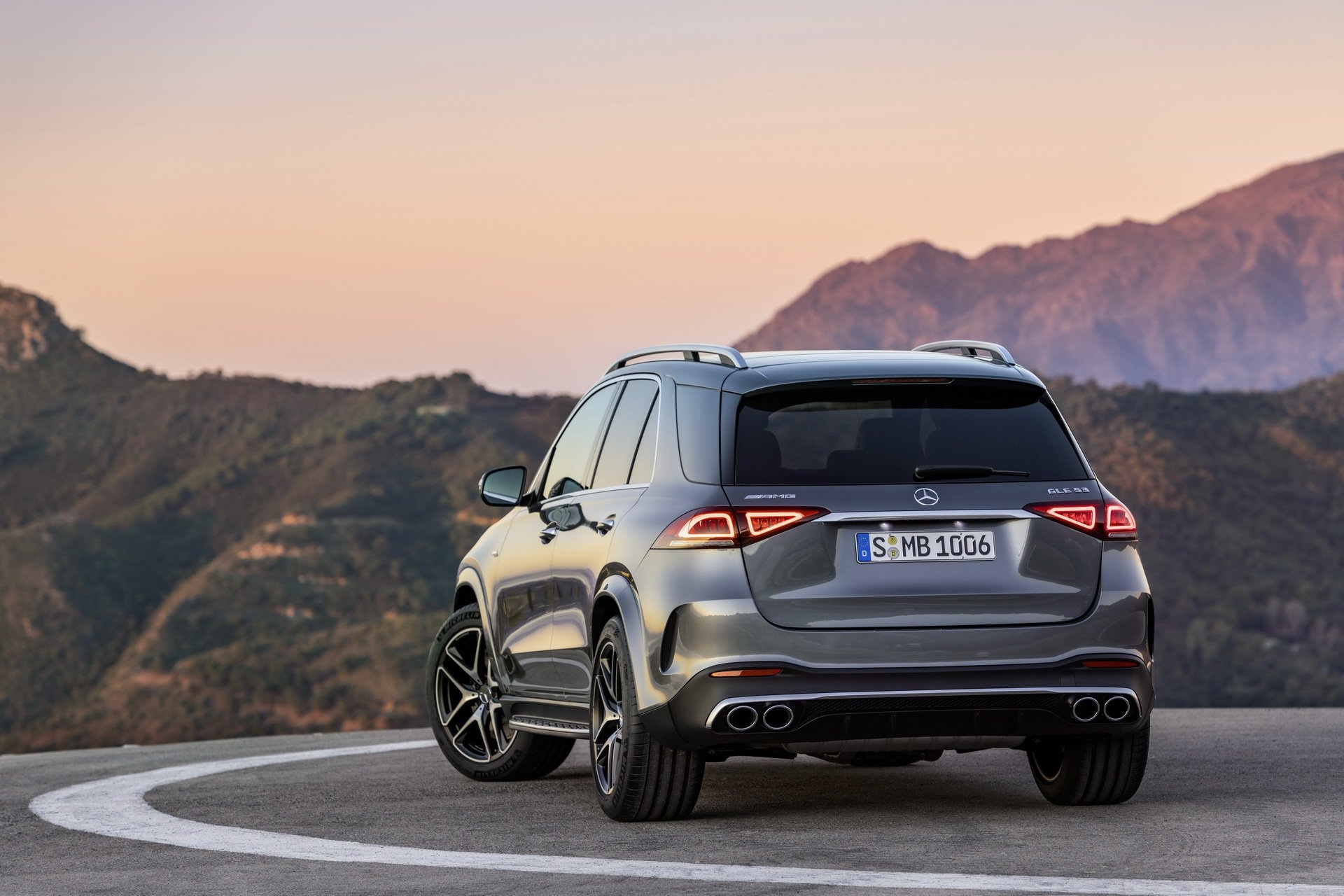 Mercedes-AMG GLE 53 4MATIC+ 2020 lo dien anh 3