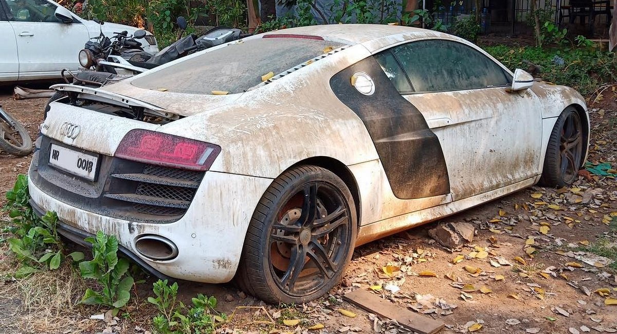 Bi bo roi, sieu xe Audi R8 thanh dong sat vun hinh anh