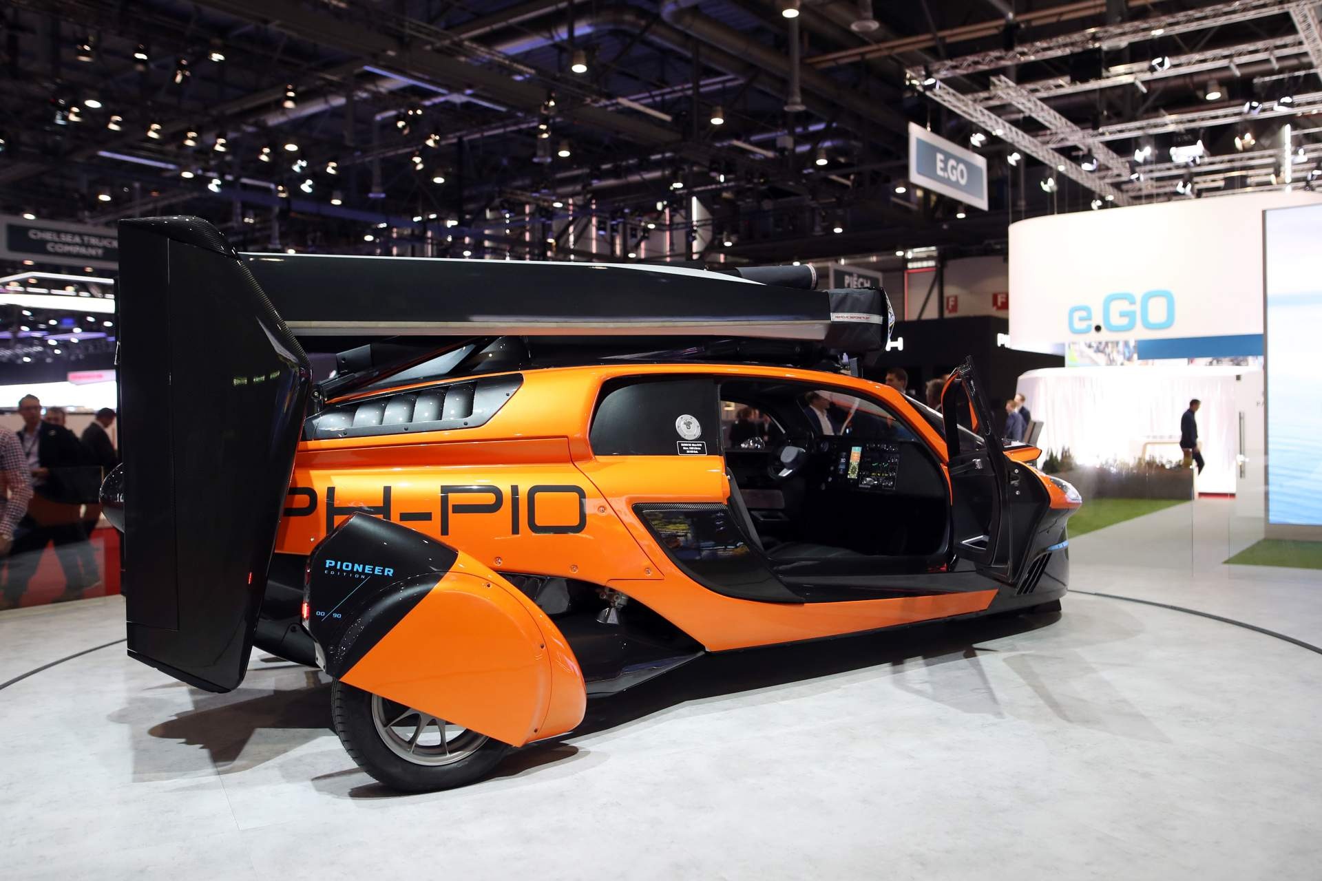 xe bay gia 600.000 USD anh 1