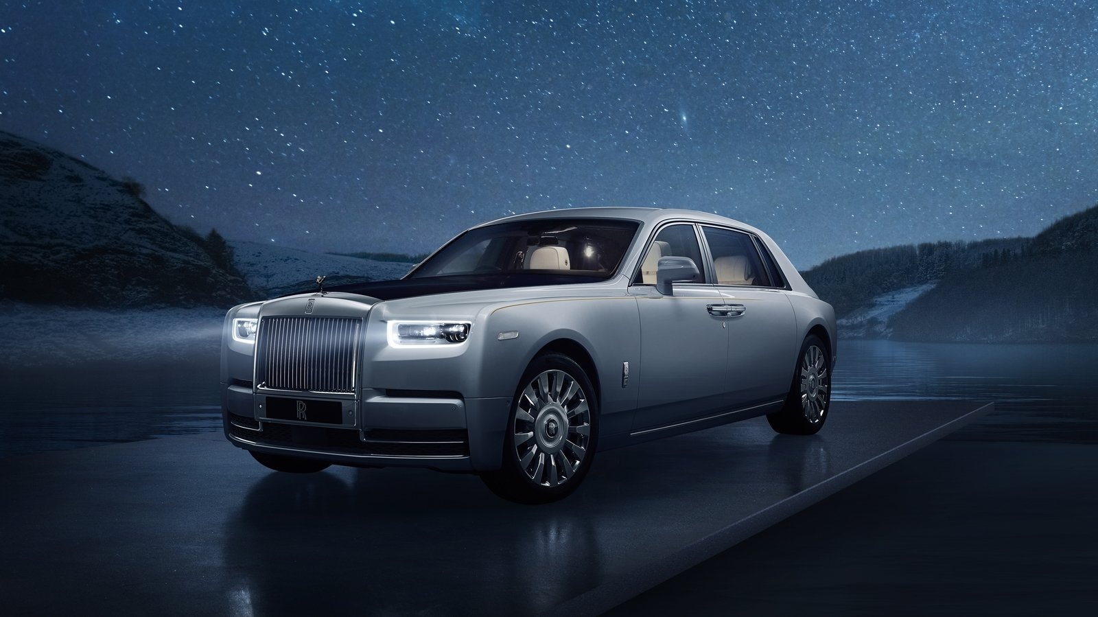 'Tau vu tru' Rolls-Royce Phantom voi noi that da thien thach hinh anh