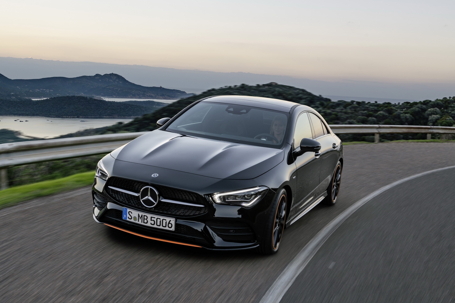giá bán Mercedes-Benz CLA 2019 ảnh 2 gia ban Mercedes-Benz CLA 2019 anh 2