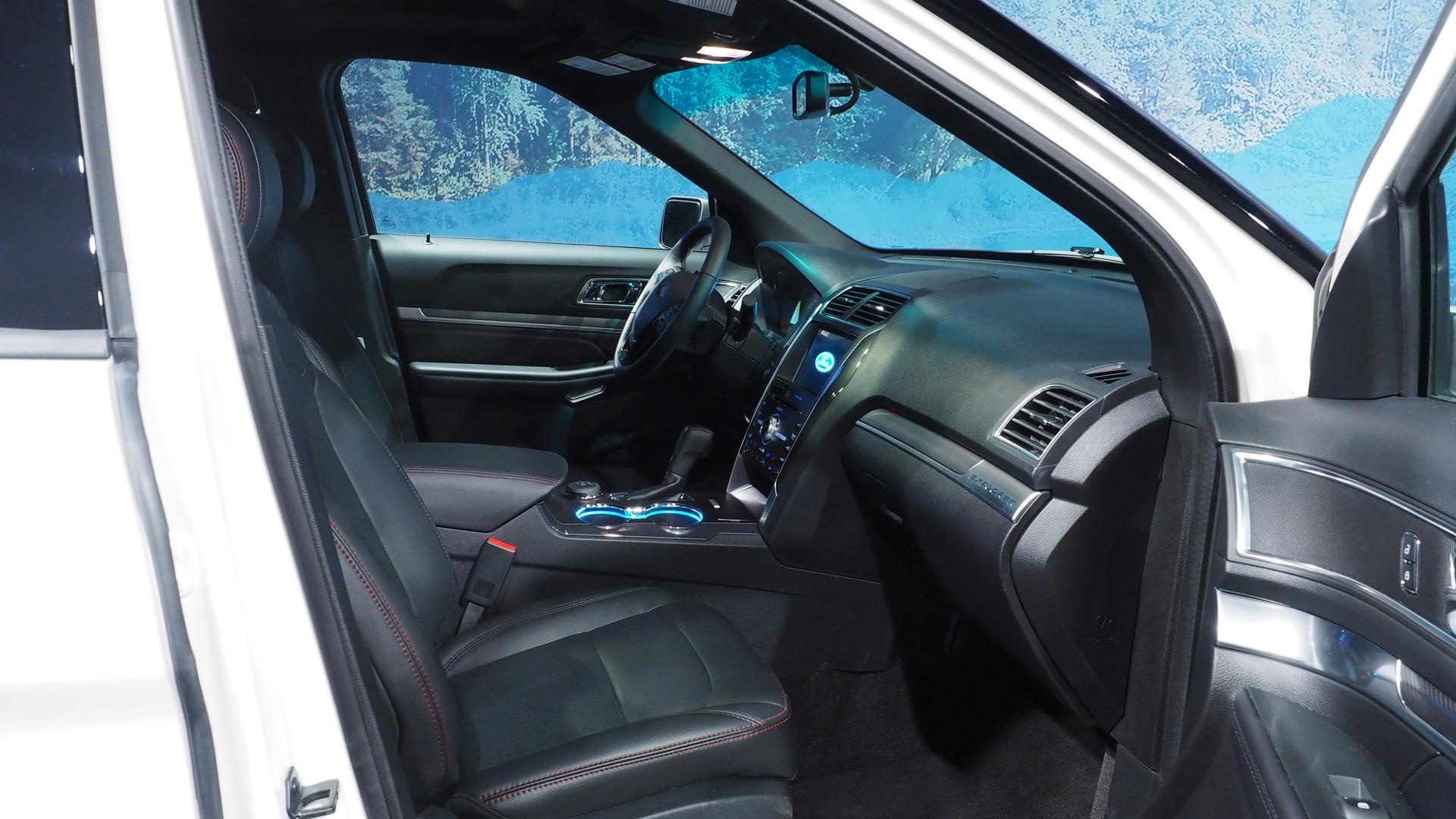 Ford Explorer khien nguoi dung do benh anh 6