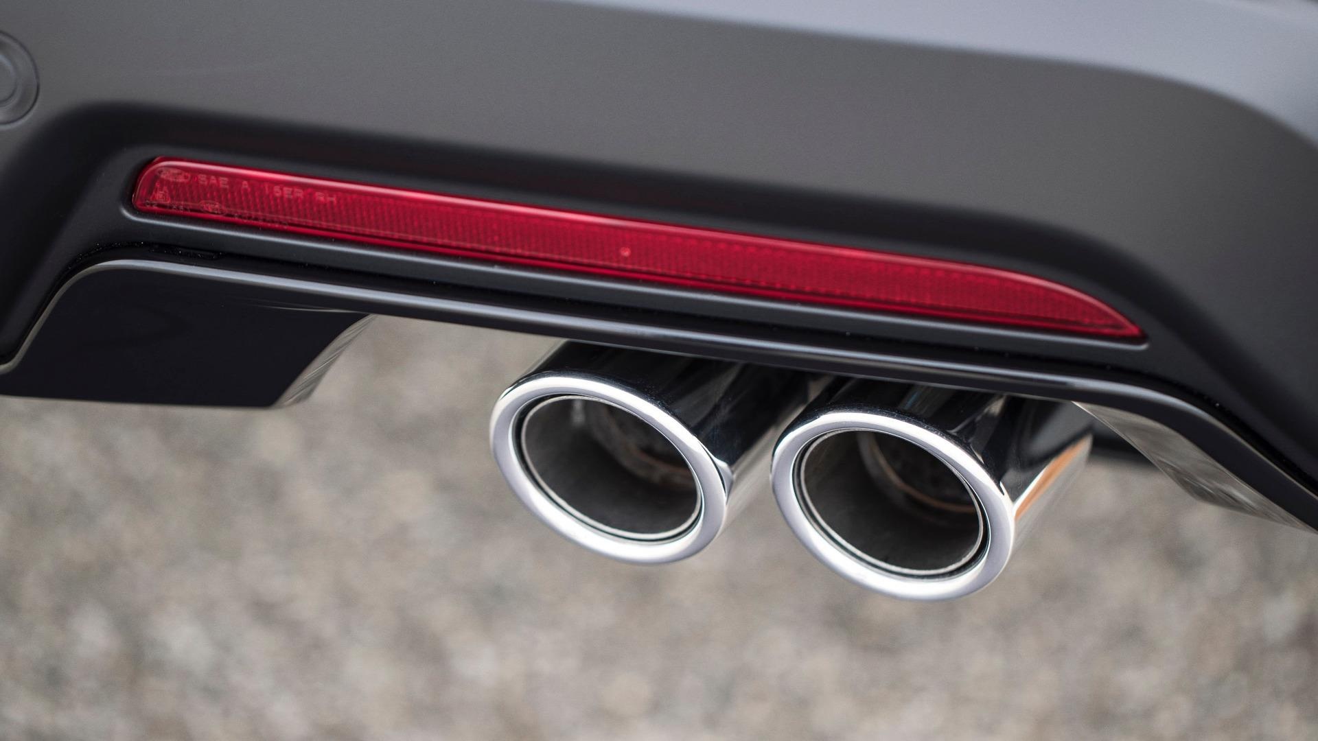 Ford Explorer khien nguoi dung do benh anh 7