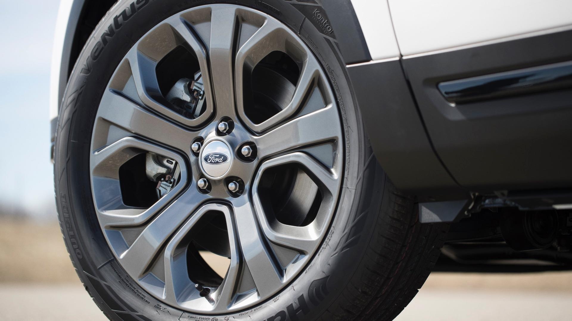 Ford Explorer khien nguoi dung do benh anh 9