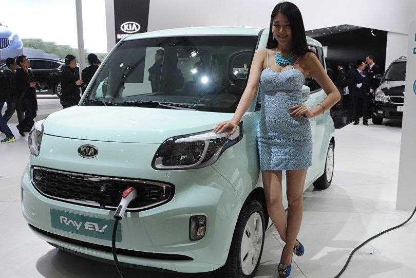 Dan Trung Quoc hoi han vi mua oto dien 'made in China' hinh anh