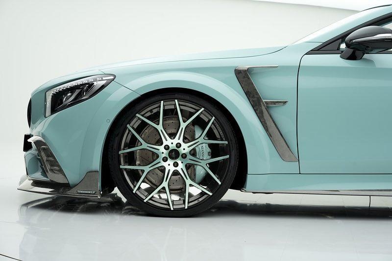 mui trần Mercedes-AMG S63 độ sơn màu đặc biệt ảnh 3 mui tran Mercedes-AMG S63 do son mau dac biet anh 3
