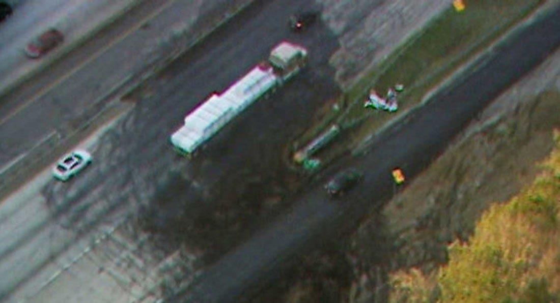 Xe container gap nan, thiet hai 13 trieu USD hinh anh